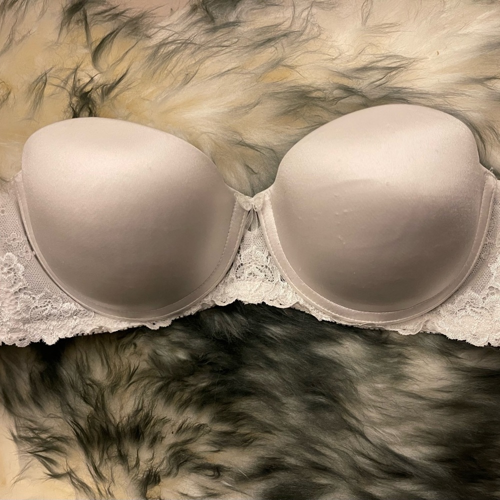 JEZEBEL Elegant Lace Trimmed White Bra